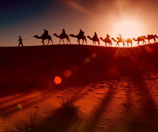 arab-people-with-camel-caravan